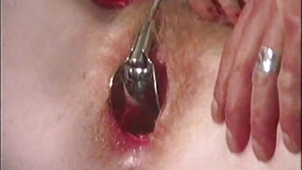 Неверојатната темнокоса зрела Сабрина Даглас добива кур во устата