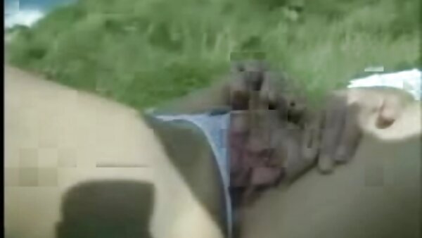 Пожелно MILF Рокси Џезел добива брутално удирање на задникот во кучешка положба